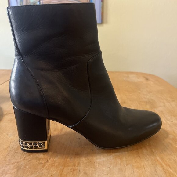 Karl Lagerfeld Paris Leather Heel Booties SZ 9.5 Black 3 In Heel Chain Decor - Picture 1 of 14